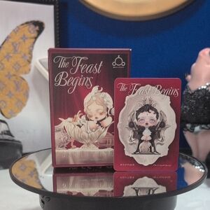 Skullpanda The Feast Begins Figurine - THE CRUMB SCOOP - Revealed Only 🔥